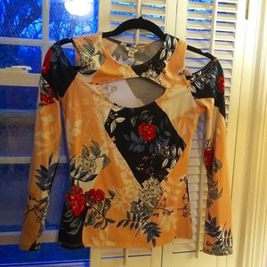 Guess Cutout Top, Size S Worn once